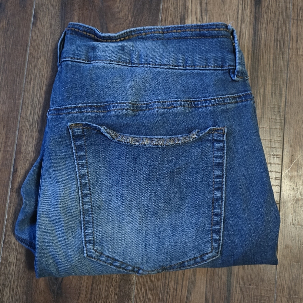 Rue21 Cutoff Capri Jeans - Picture 3 of 7